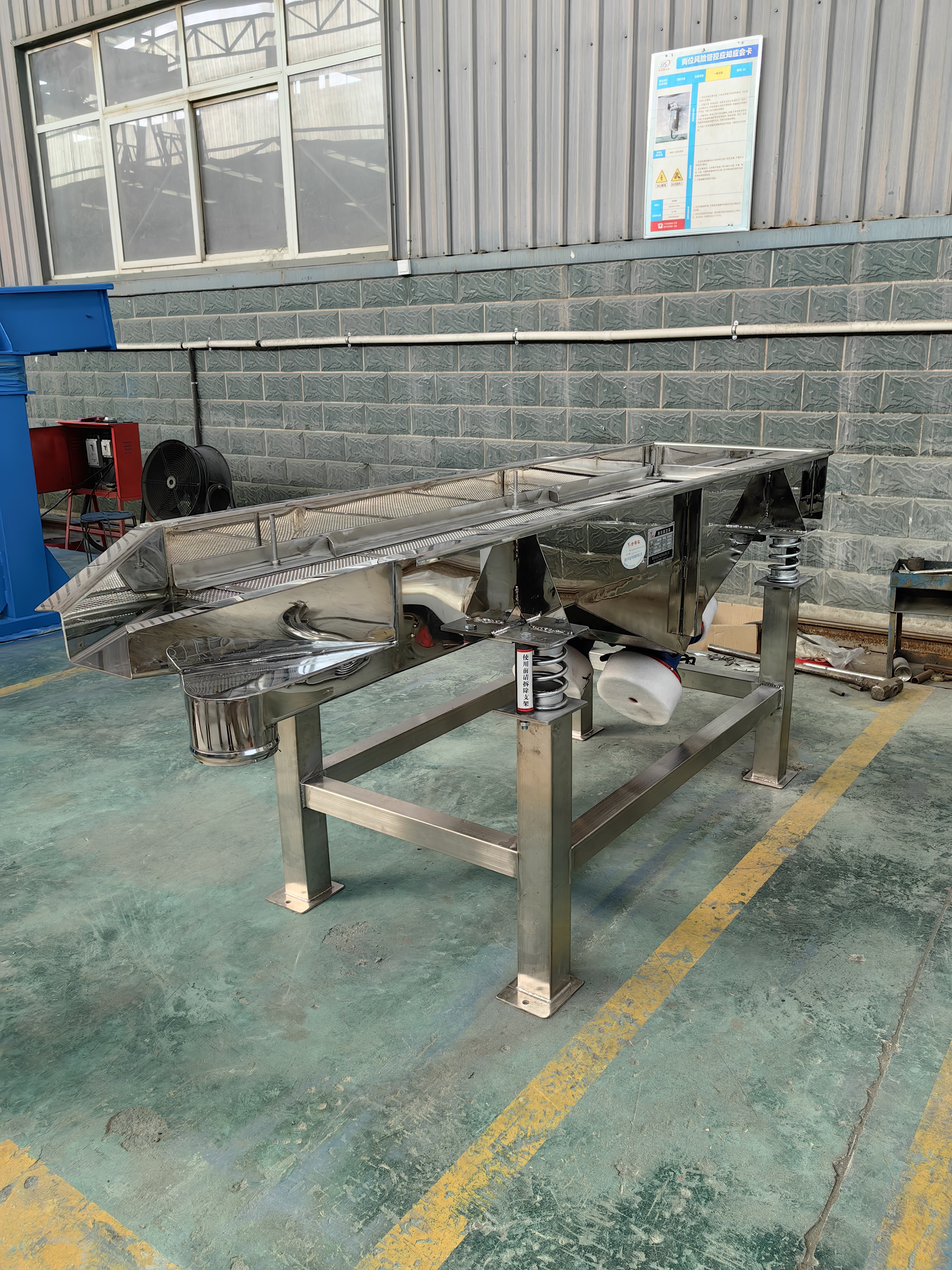 直線振動篩在食品加工廠使用現(xiàn)場